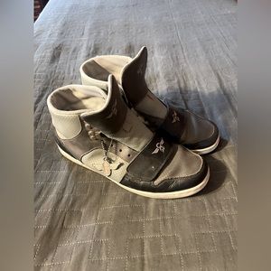 Creative recreation size 9.5. In good shape . No shoe laces.